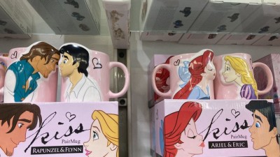 컵 배치 상태가...?
