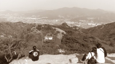 커플 보기 싫어 산에 올라간 사람의 최후.