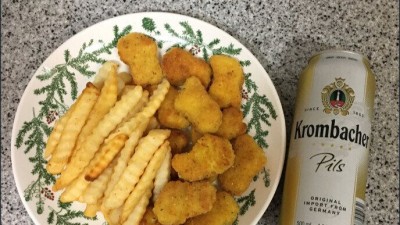 의사가 닭고기, 채소, 보리를 주식으로 먹으래