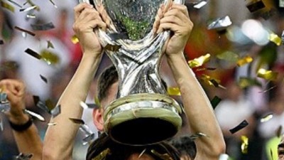 이강인, 한국인 최초 UEFA 슈퍼컵 우승 중거리포로 추격 불씨 지폈다