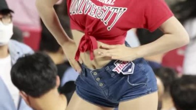 묶은 티셔츠 양갈래 머리 치어리더 이다혜