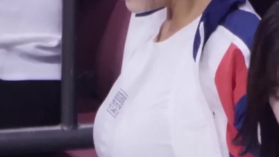 농구장이 더웠던 김이서 치어리더 점퍼 ?뎬 묵직 흰 크롭티