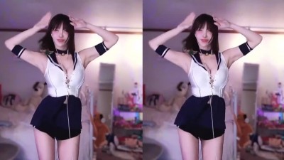 F컵 겨우디] 앞스트랩 세라복 출렁이는 가슴골