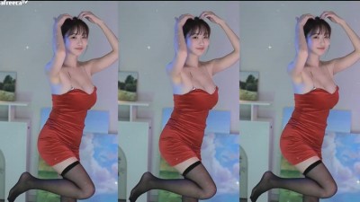 빨간 끈드레스 슴부먼트 리액션 하는 둘기얏 가슴골