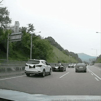  고속도로 페라리녀